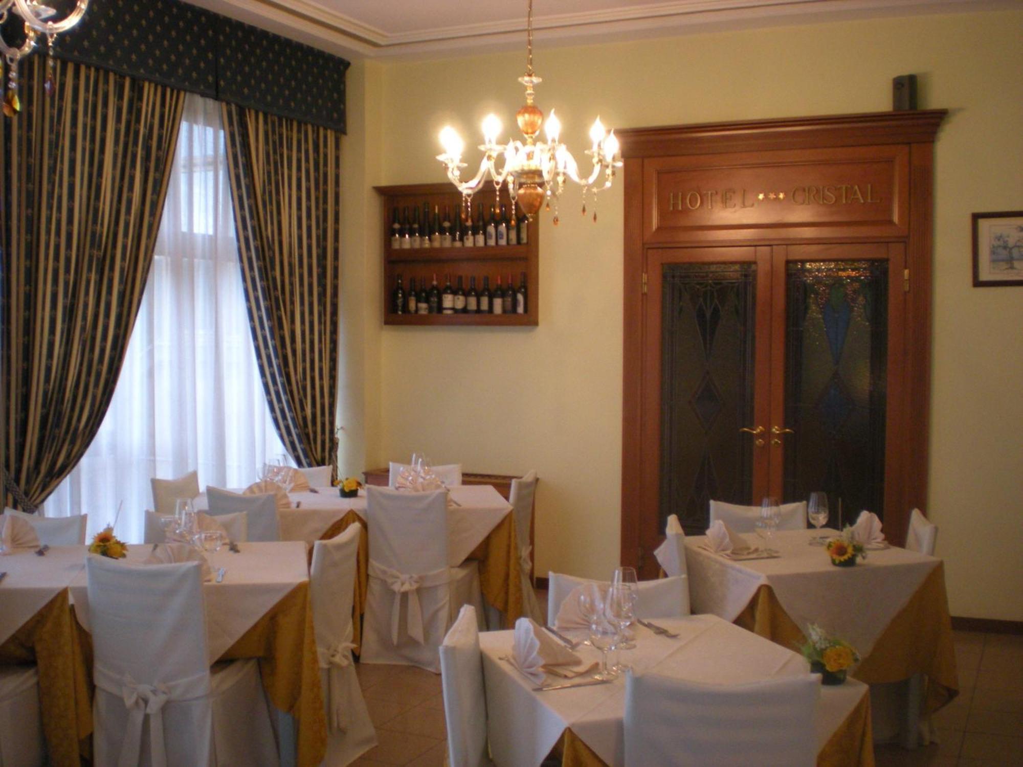 Cristal Hotel Manocalzati Bagian luar foto