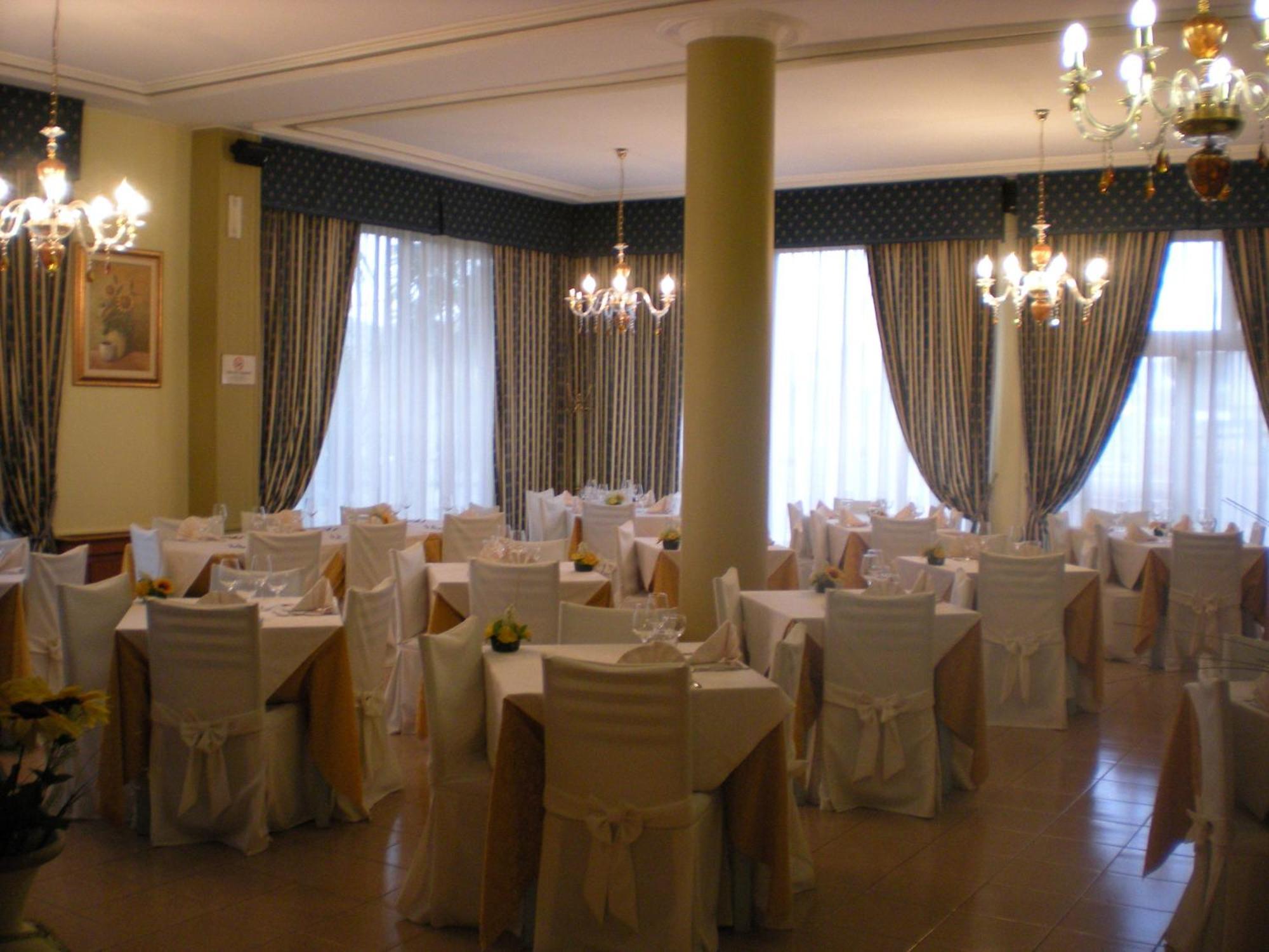 Cristal Hotel Manocalzati Bagian luar foto