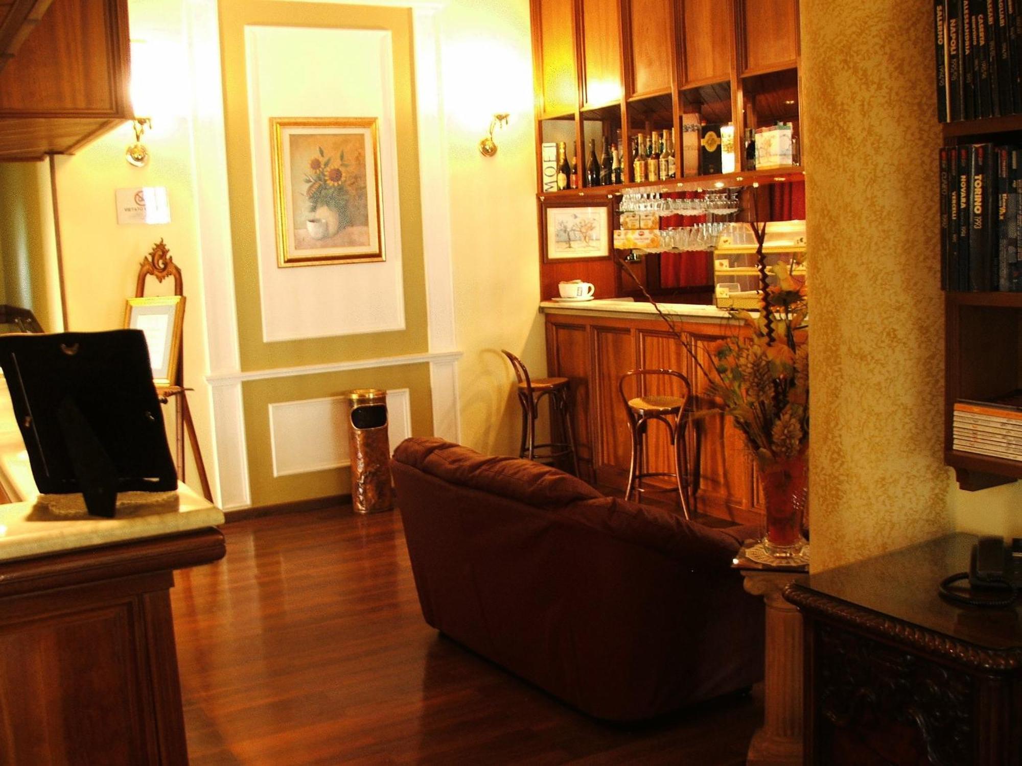 Cristal Hotel Manocalzati Bagian luar foto