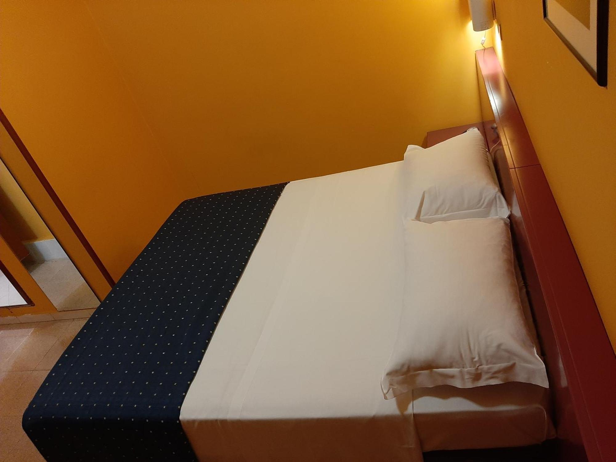 Cristal Hotel Manocalzati Bagian luar foto