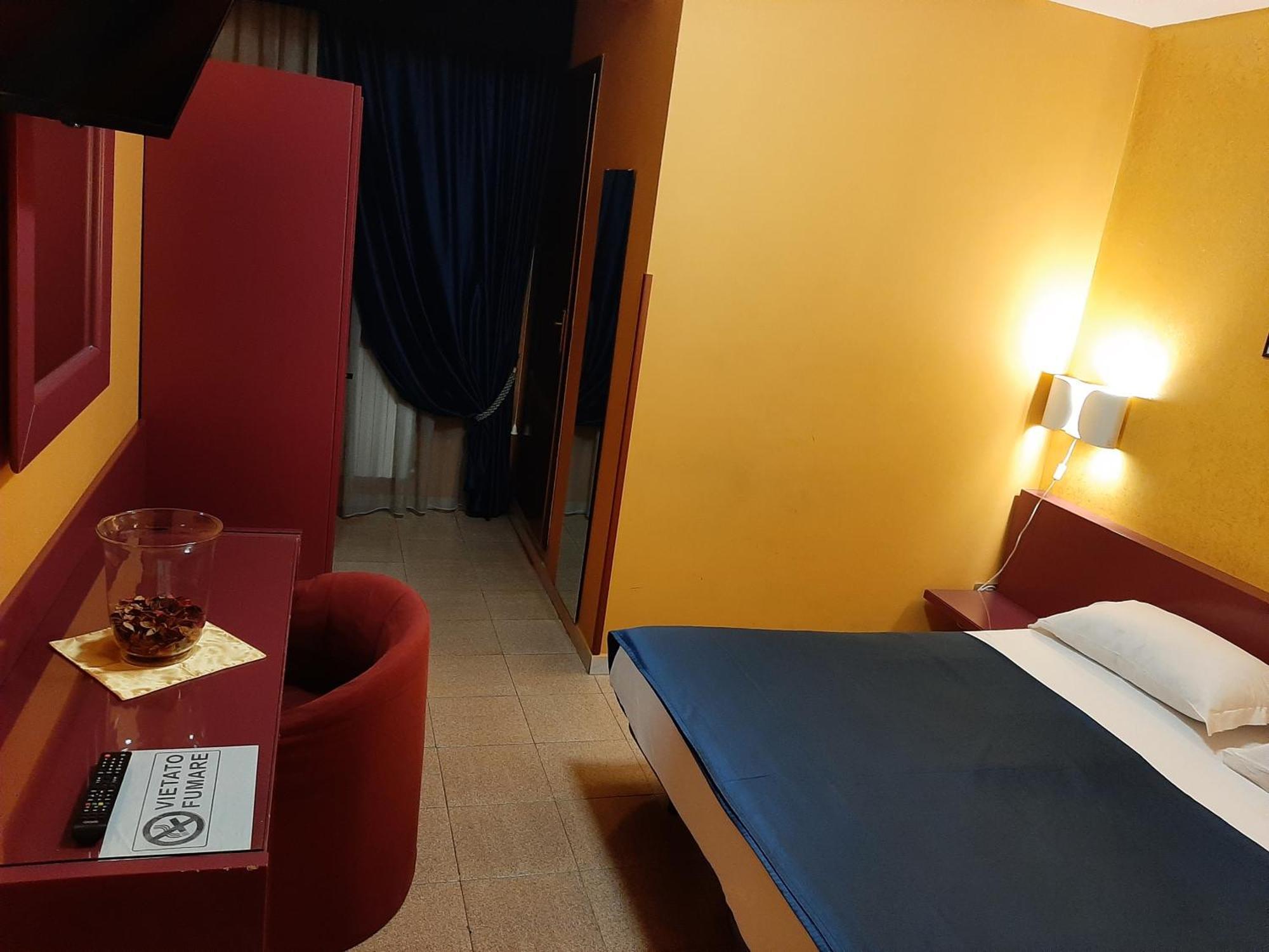 Cristal Hotel Manocalzati Bagian luar foto