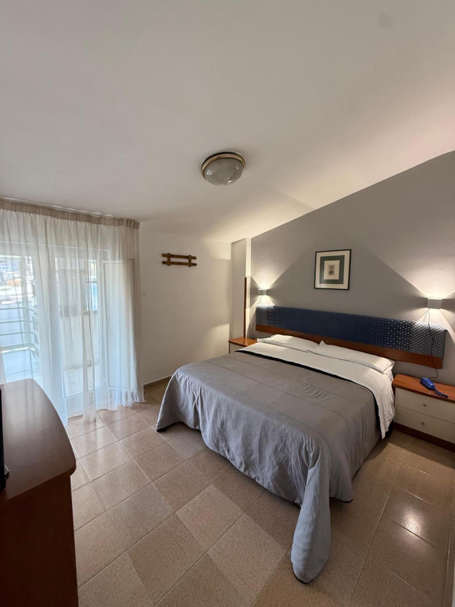 Cristal Hotel Manocalzati Bagian luar foto