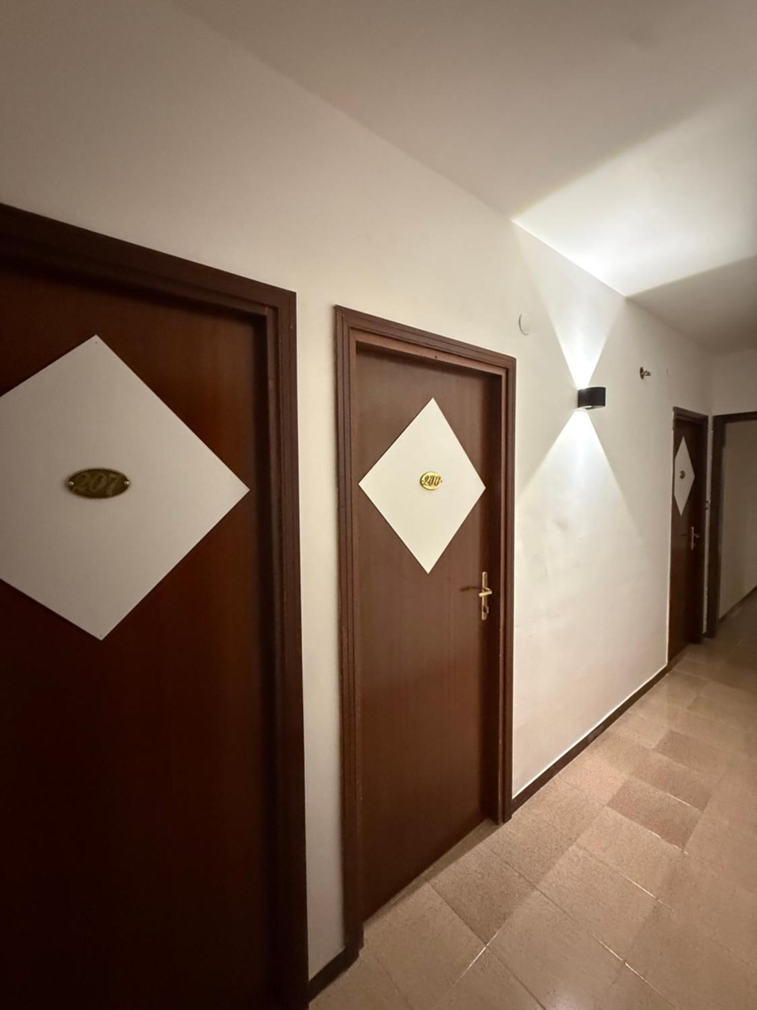 Cristal Hotel Manocalzati Bagian luar foto