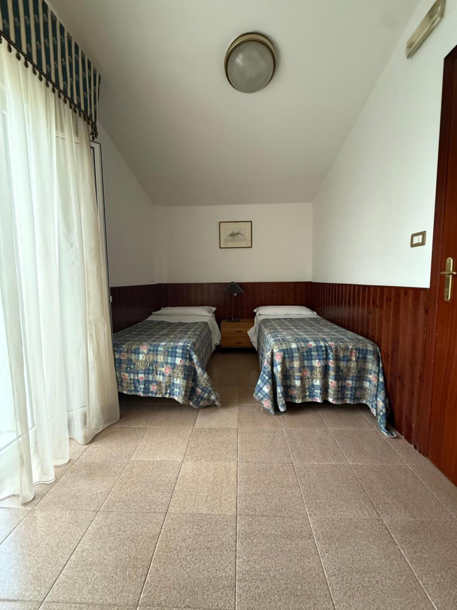 Cristal Hotel Manocalzati Bagian luar foto