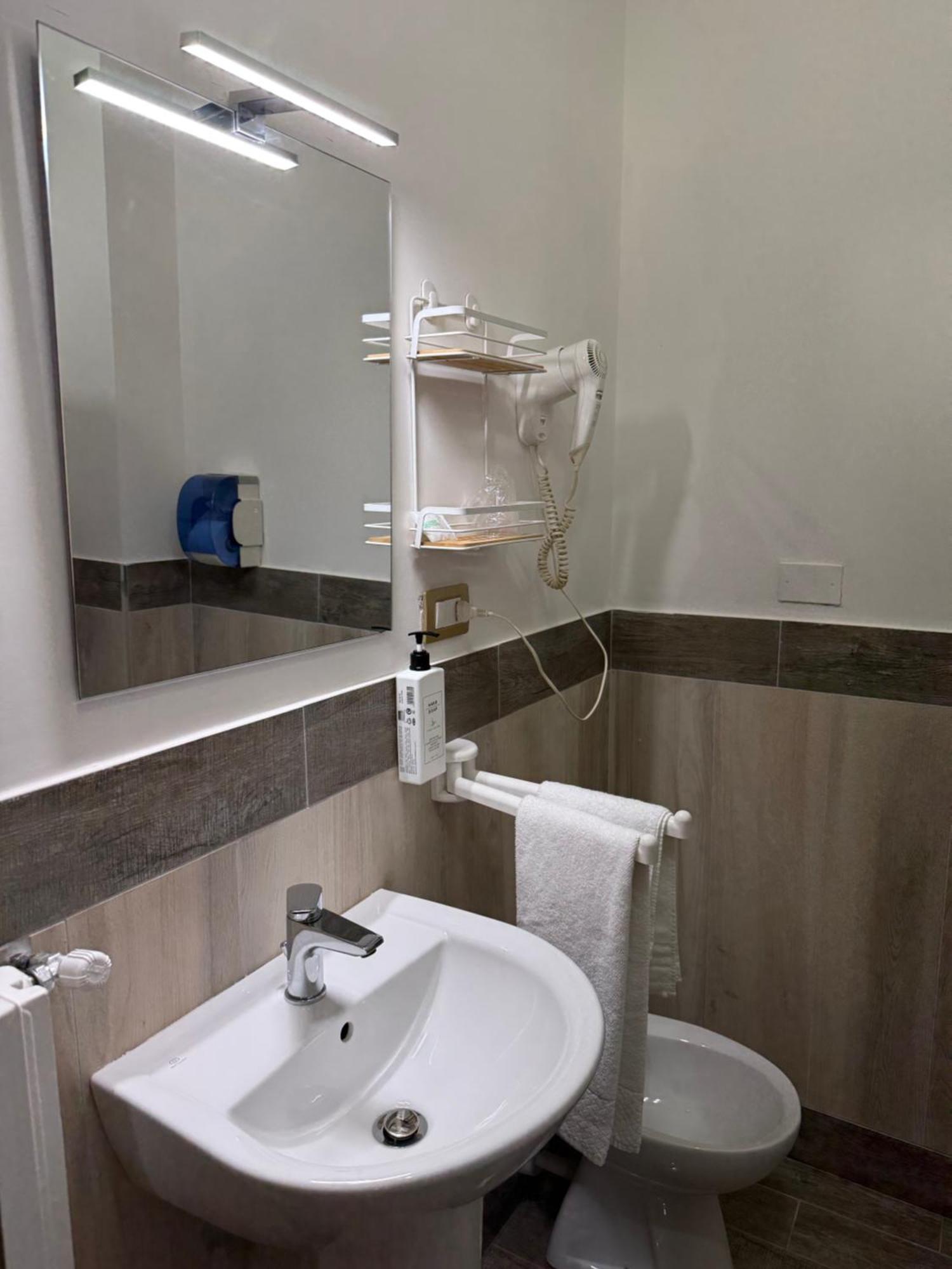 Cristal Hotel Manocalzati Bagian luar foto