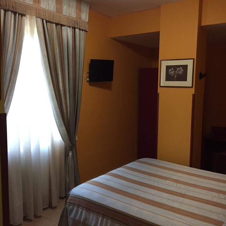 Cristal Hotel Manocalzati Bagian luar foto
