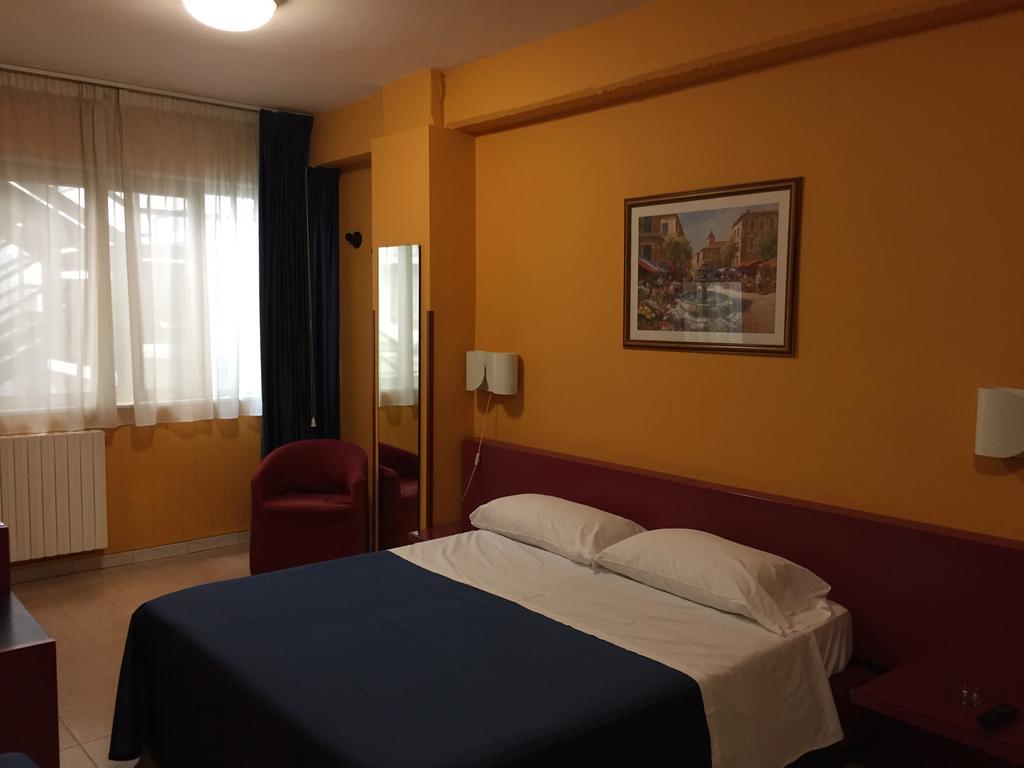 Cristal Hotel Manocalzati Bagian luar foto