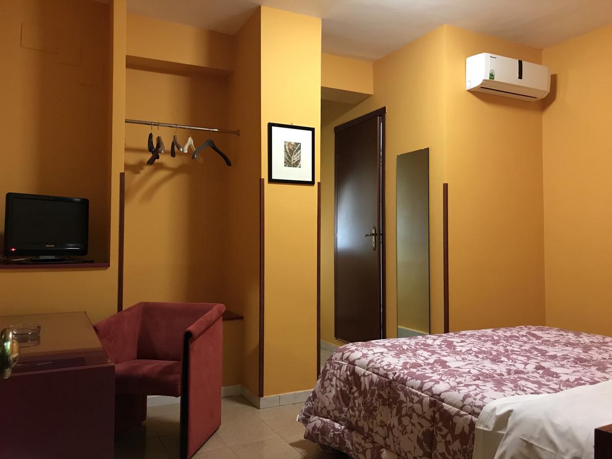 Cristal Hotel Manocalzati Bagian luar foto