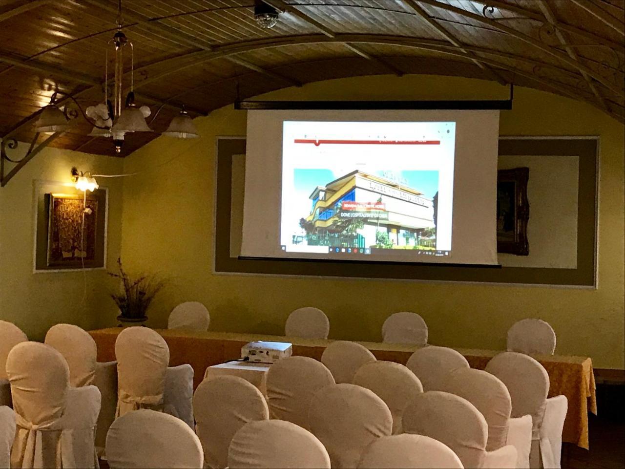 Cristal Hotel Manocalzati Bagian luar foto