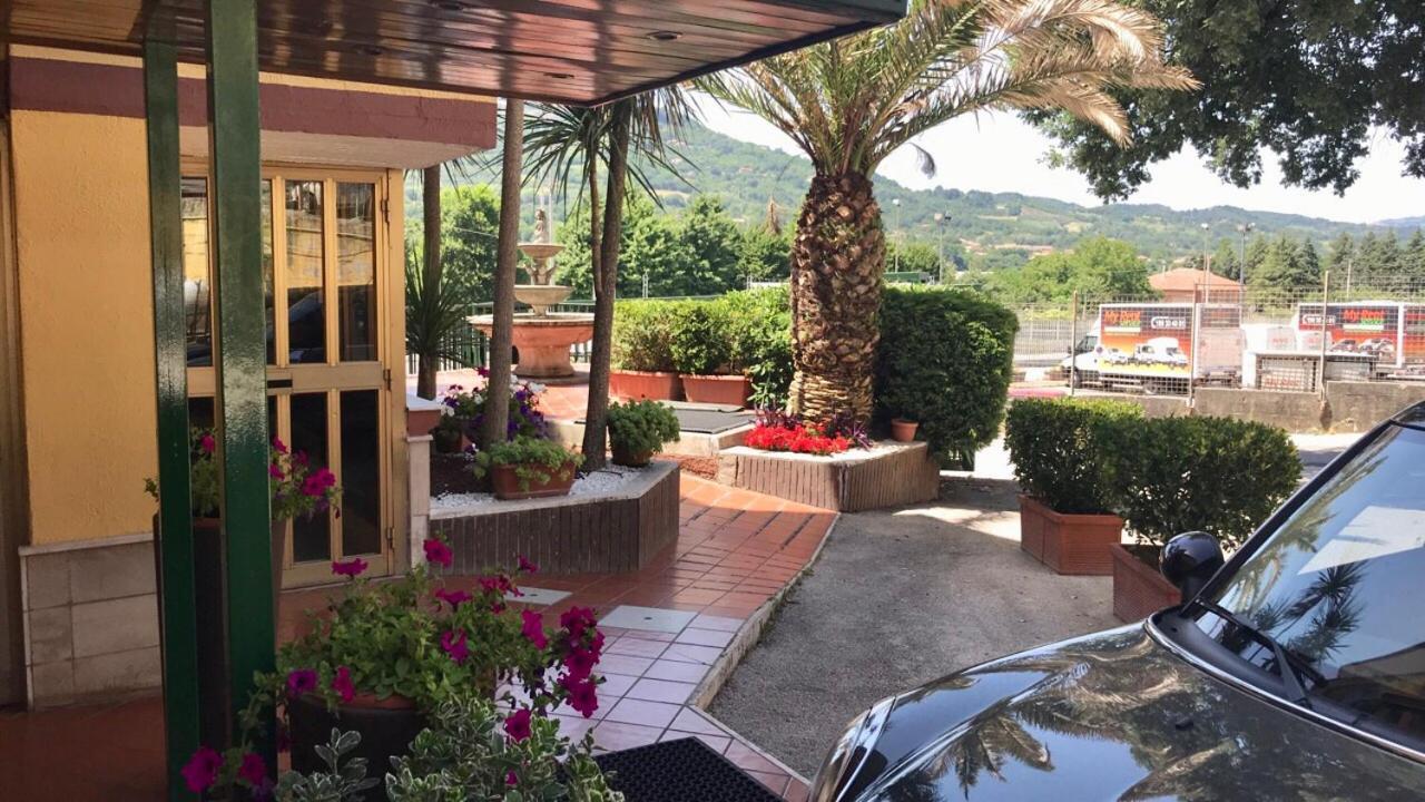 Cristal Hotel Manocalzati Bagian luar foto